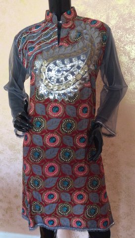 Look Ravishingly Pretty In This Cute Kurti !